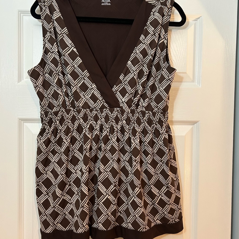 a.n.a Sleeveless Blouse XL Brown Cream Geometric Print V-Neck Flowy Top